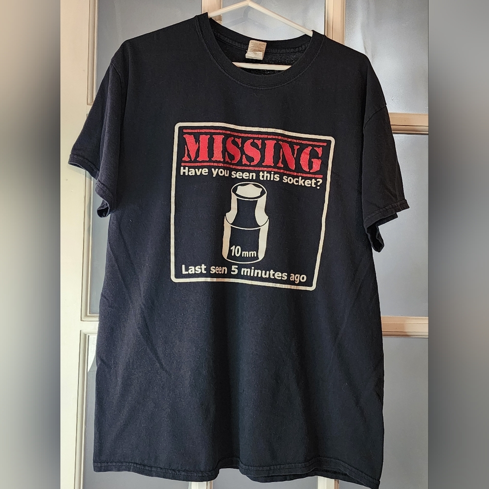 🔴Gildan 10mm Socket Missing Funny Tee Mens Large